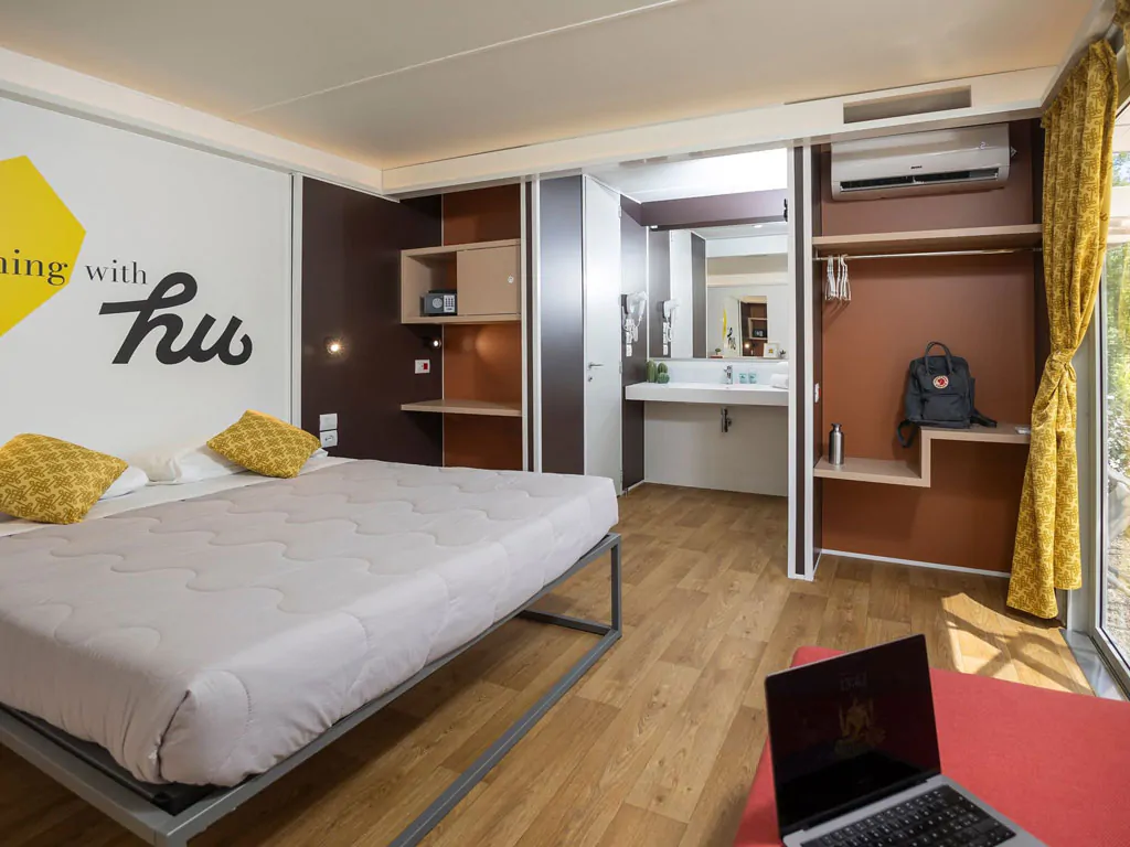 hu-firenze-certosa-camping-in-town-mobile-home-hu-stay-smart-s-interior-bedroom-bathroom