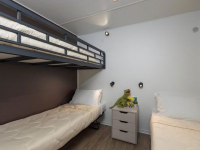 hu-i-pini-village-mobile-home-hu-stay-premium-l-interior-bedroom-singlebeds