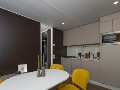 hu-i-pini-village-mobile-home-hu-stay-premium-l-interior-kitchen