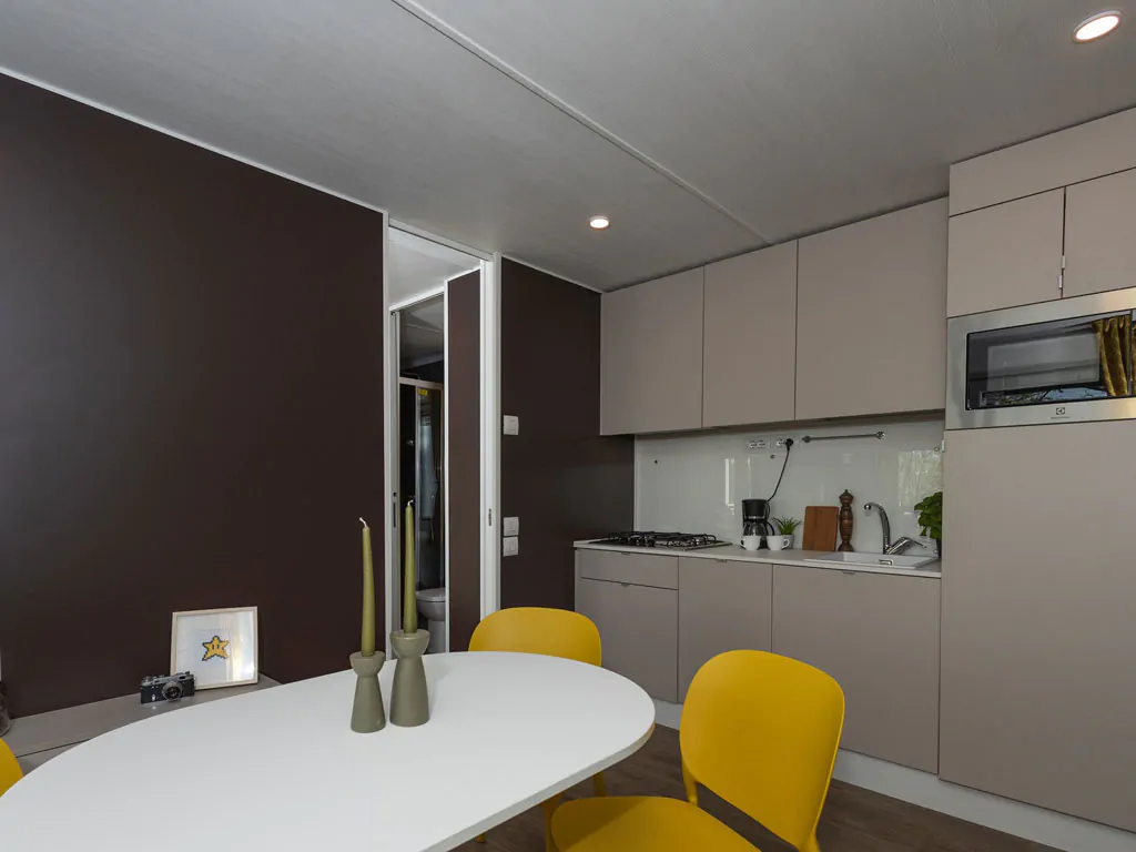 hu-i-pini-village-mobile-home-hu-stay-premium-l-interior-kitchen