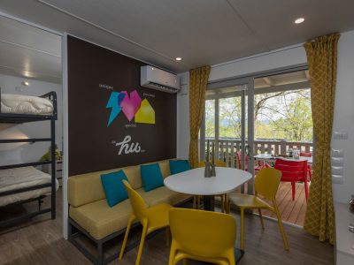 hu-i-pini-village-mobile-home-hu-stay-premium-l-interior-livingroom