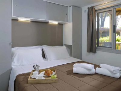hu-i-pini-village-mobile-home-hu-stay-premium-xl-interior-bedroom-doublebed
