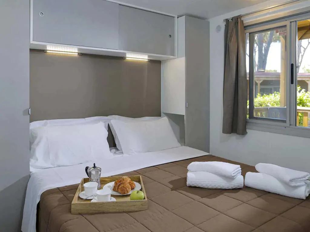 hu-i-pini-village-mobile-home-hu-stay-premium-xl-interior-bedroom-doublebed