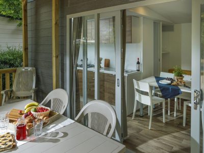 hu-i-pini-village-mobile-home-hu-stay-smart-exterior-terrace-table