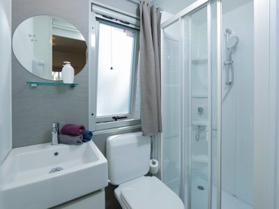 hu-i-pini-village-mobile-home-hu-stay-smart-interior-bathroom