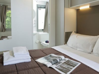 hu-i-pini-village-mobile-home-hu-stay-smart-interior-bedroom-bathroom