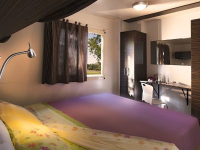 hu-i-pini-village-village-mobile-home-hu-stay-easy-l-plus-interior-bedroom