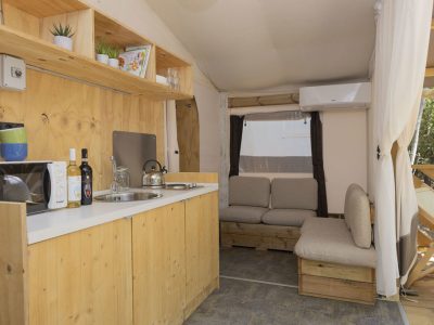 hu-montescudaio-village-glamping-hu-glamp-smart-interior-kitchen