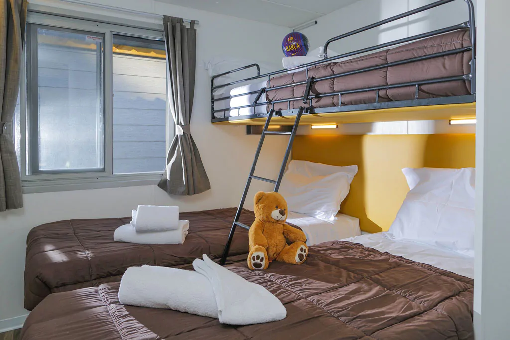 hu-montescudaio-village-mobile-home-hu-stay-premium-interior-bedroom-singlebeds