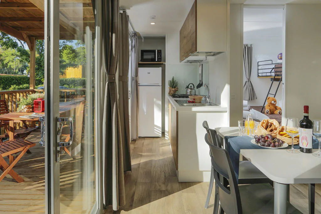 hu-montescudaio-village-mobile-home-hu-stay-premium-interior-kitchen
