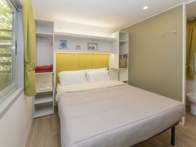 hu-montescudaio-village-mobile-home-hu-stay-smart-l-plus-interior-bedroom-bathroom