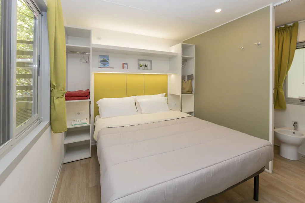 hu-montescudaio-village-mobile-home-hu-stay-smart-l-plus-interior-bedroom-bathroom