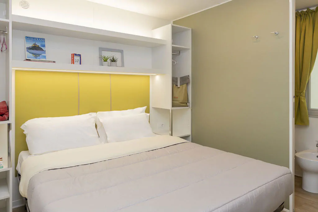 hu-montescudaio-village-mobile-home-hu-stay-smart-l-plus-interior-bedroom-doublebed