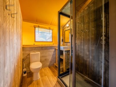 hu-park-albatros-village-glamping-hu-glamp-premium-xl-interior-bathroom