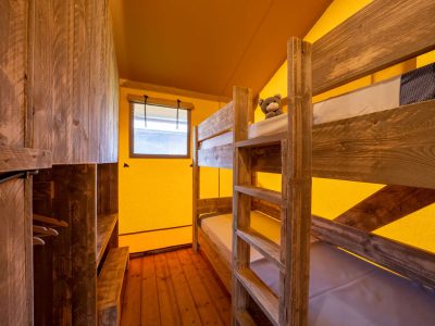 hu-park-albatros-village-glamping-hu-glamp-premium-xl-interior-bedroom-bunkbed