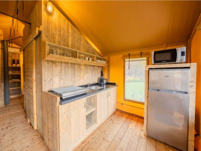 hu-park-albatros-village-glamping-hu-glamp-premium-xl-interior-kitchen
