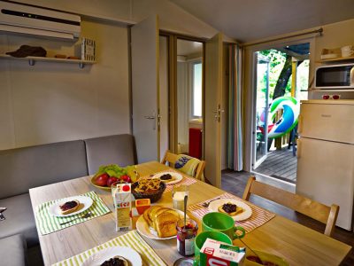 hu-park-albatros-village-mobile-home-hu-stay-easy-xl-interior-livingroom-table