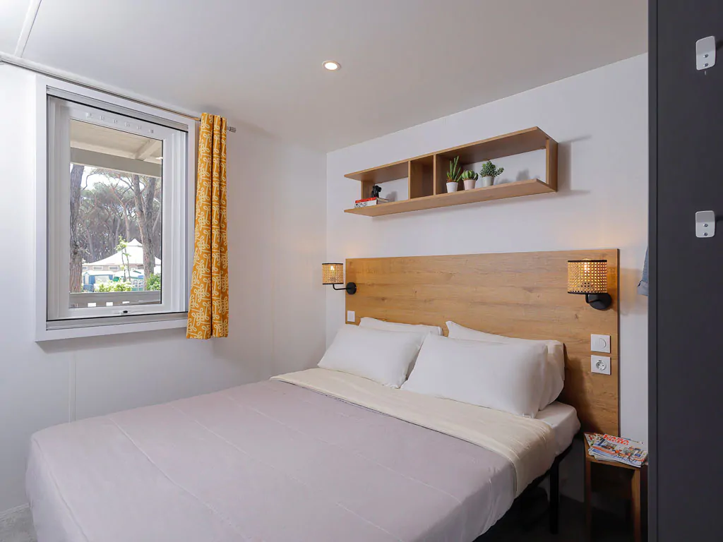 hu-roma-camping-in-town-mobile-home-hu-stay-premium-interior-bedroom-doublebed