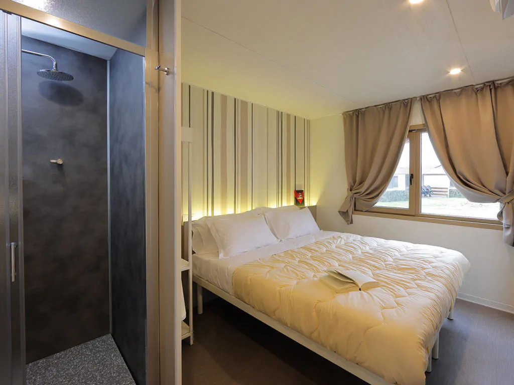 hu-roma-camping-in-town-mobile-home-hu-stay-premium-interior-bedroom-shower