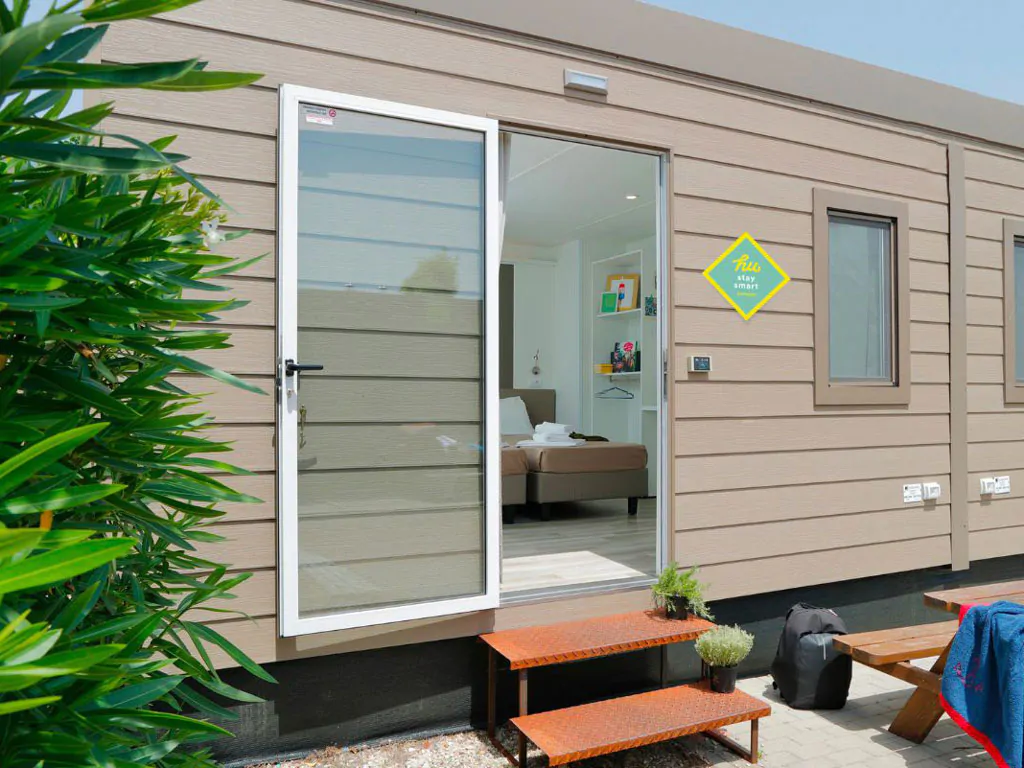 hu-roma-camping-in-town-mobile-home-hu-stay-smart-xs-plus-exterior-frontview
