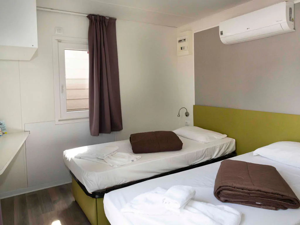 hu-venezia-camping-in-town-mobile-home-hu-stay-smart-xs-twin-interior-bedroom