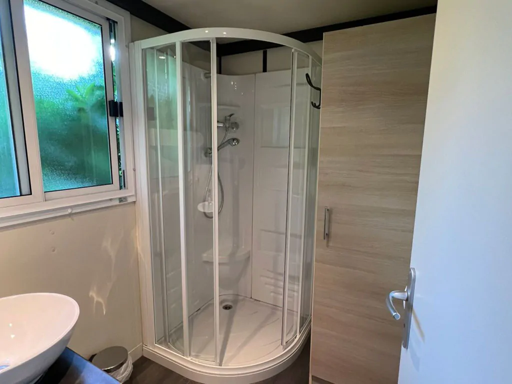 camping-karin-accommodation-mobile-home-karin-interior-bathroom