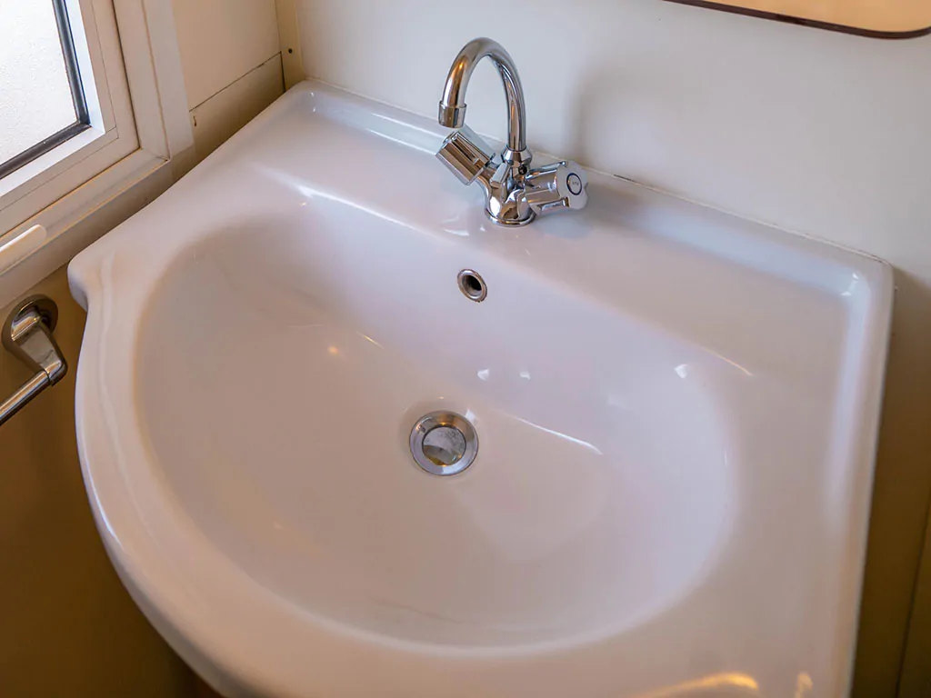 happy-plus-mobile-home-interier-bathroom-sink-close-view