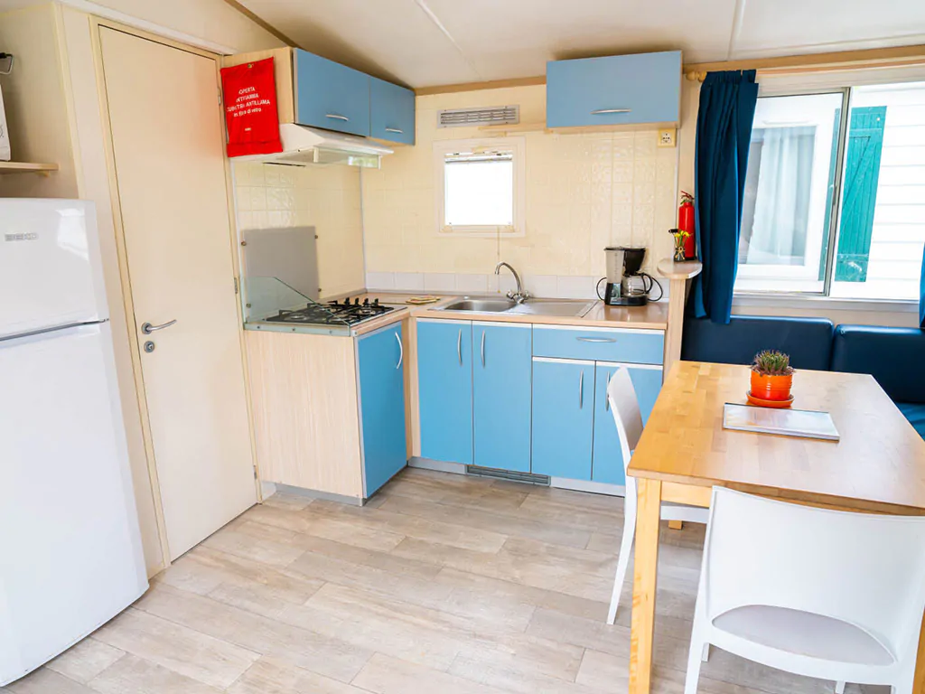 happy-plus-mobile-home-interier-kitchen