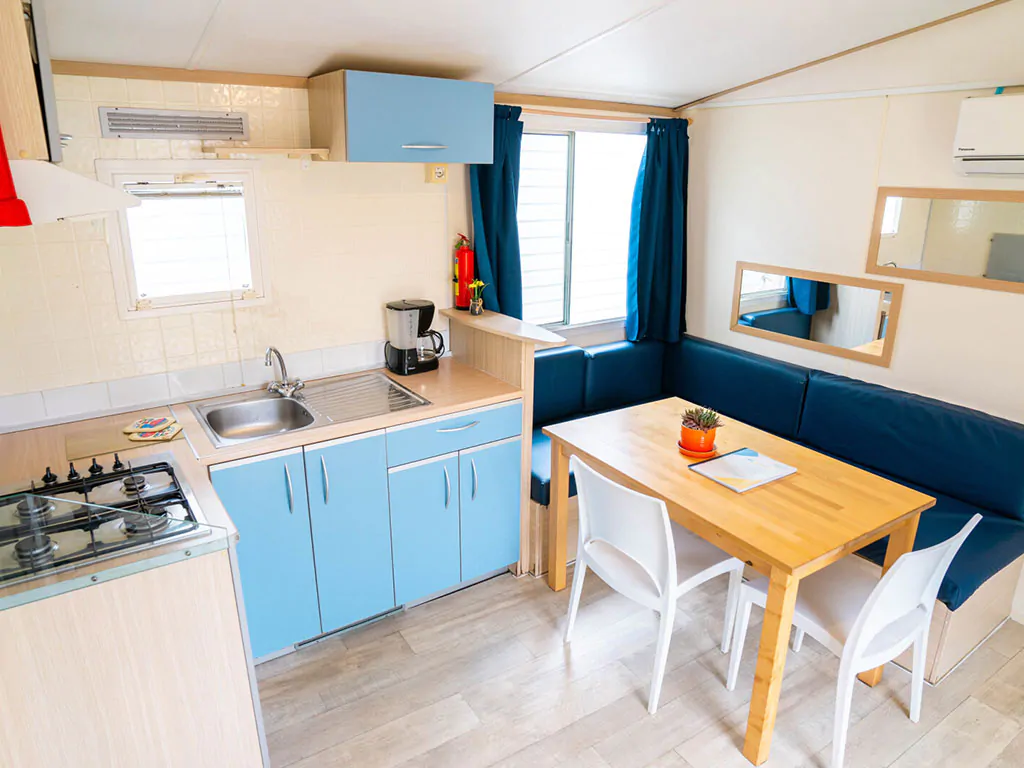 happy-plus-mobile-home-interier-living-area-kitchen