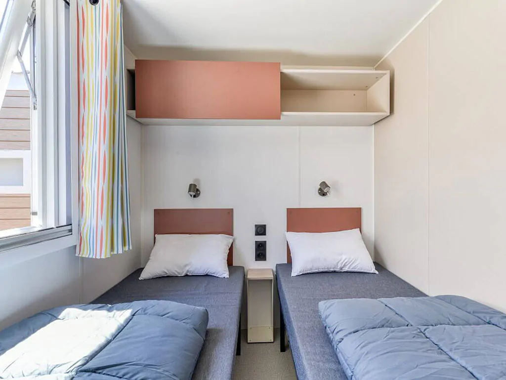 camping-klenovica-mobilehome-premium-for-six-interior-bedroom-singlebed