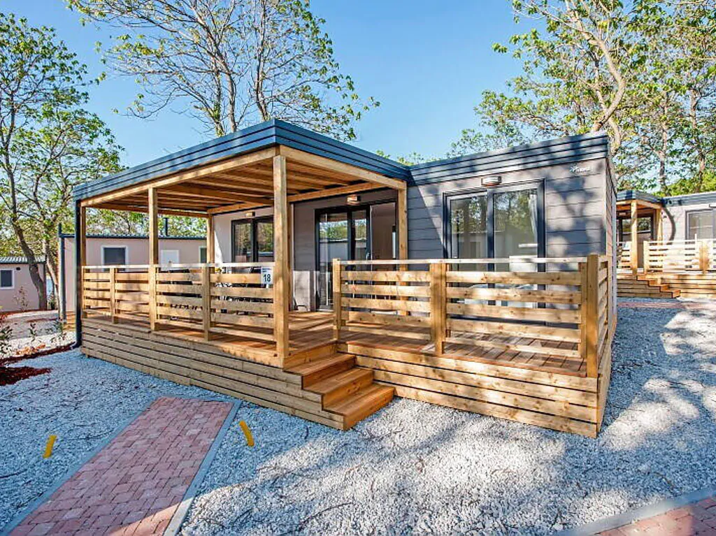 camping-puntica-mobilehome-comfort-for-six-exterior-frontview