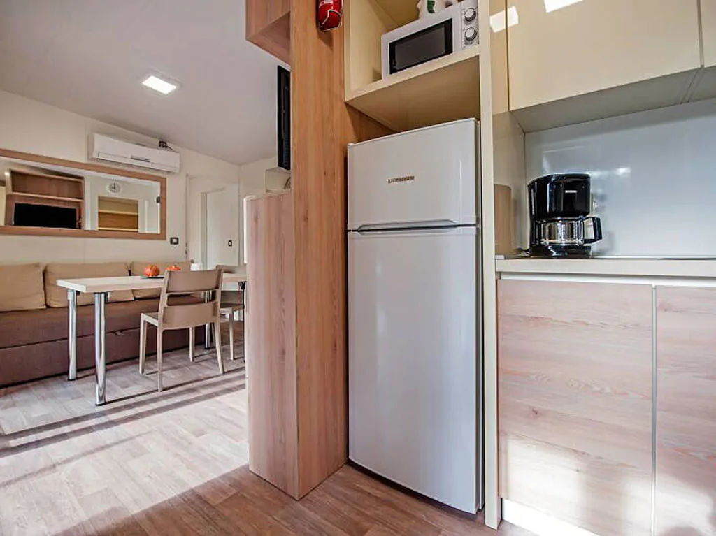 camping-puntica-mobilehome-comfort-for-six-interior-livingroom-kitchen