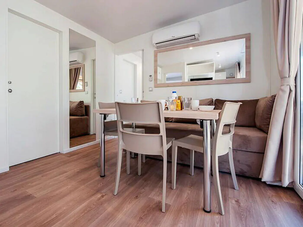 camping-puntica-mobilehome-comfort-for-six-interior-livingroom