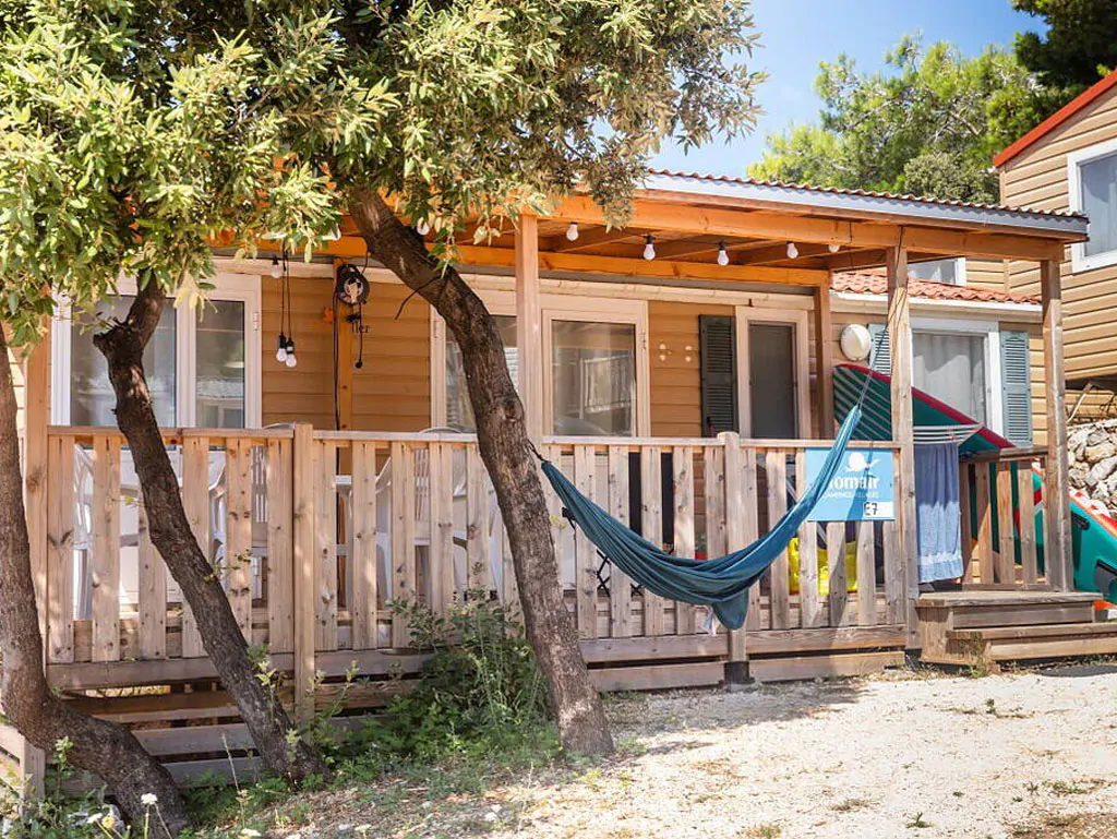 camping-simuni-mobile-home-comfort-for-six-exterior-frontview
