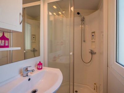 camping-valkanela-mobile-home-comfort-for-six-interior-bathroom