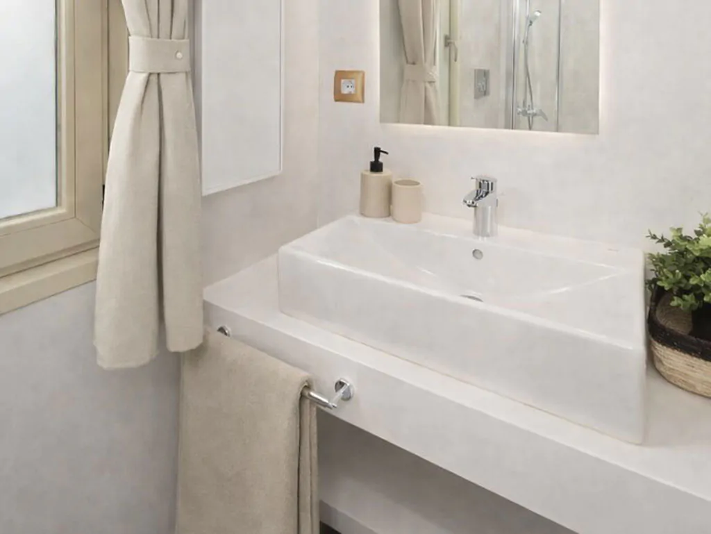 delta-open-air-resort-mobile-home-cottage-comfort-interior-bathroom