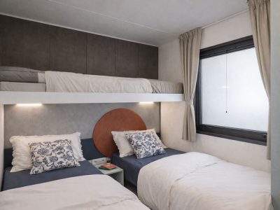 delta-open-air-resort-mobile-home-lodge-superior-interior-bedroom-singlebeds