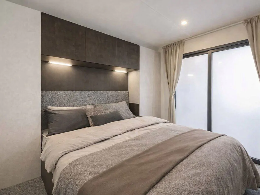 delta-open-air-resort-mobile-home-lodge-superior-premium-interior-bedroom