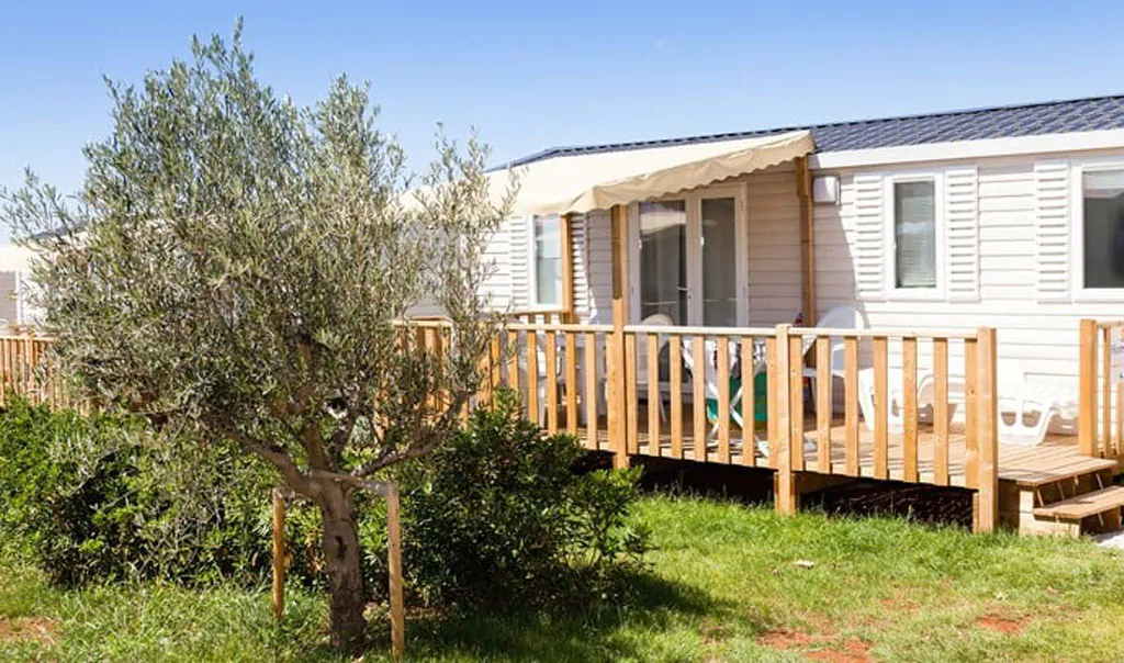 campsite-park-umag-mobile-home-comfort-for-6-persons-exterior-terrace-2