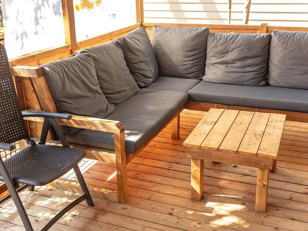 camping-bivillage-mobilehome-premium-for-four-exterior-terrace