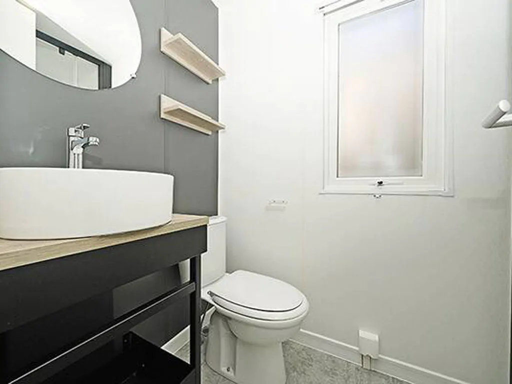 camping-park-umag-mobilehome-premiumt-for-six-interior-bathroom