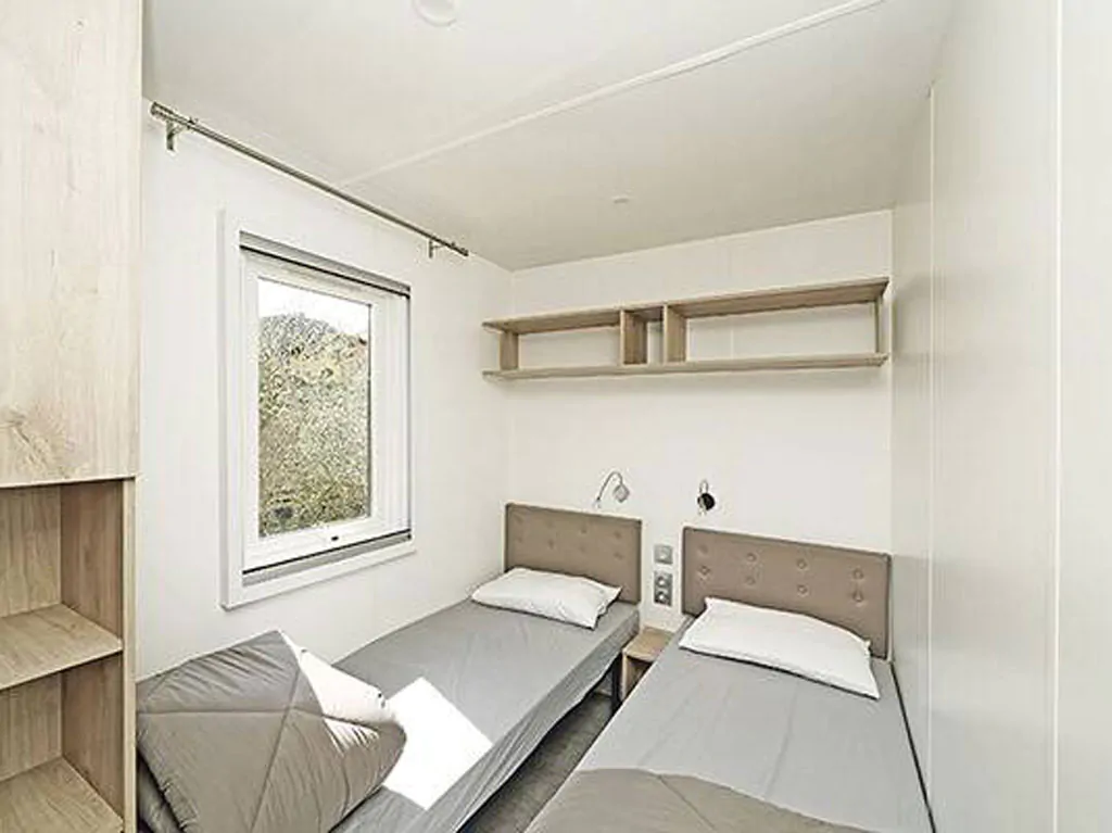 camping-park-umag-mobilehome-premiumt-for-six-interior-bedroom-singlebeds