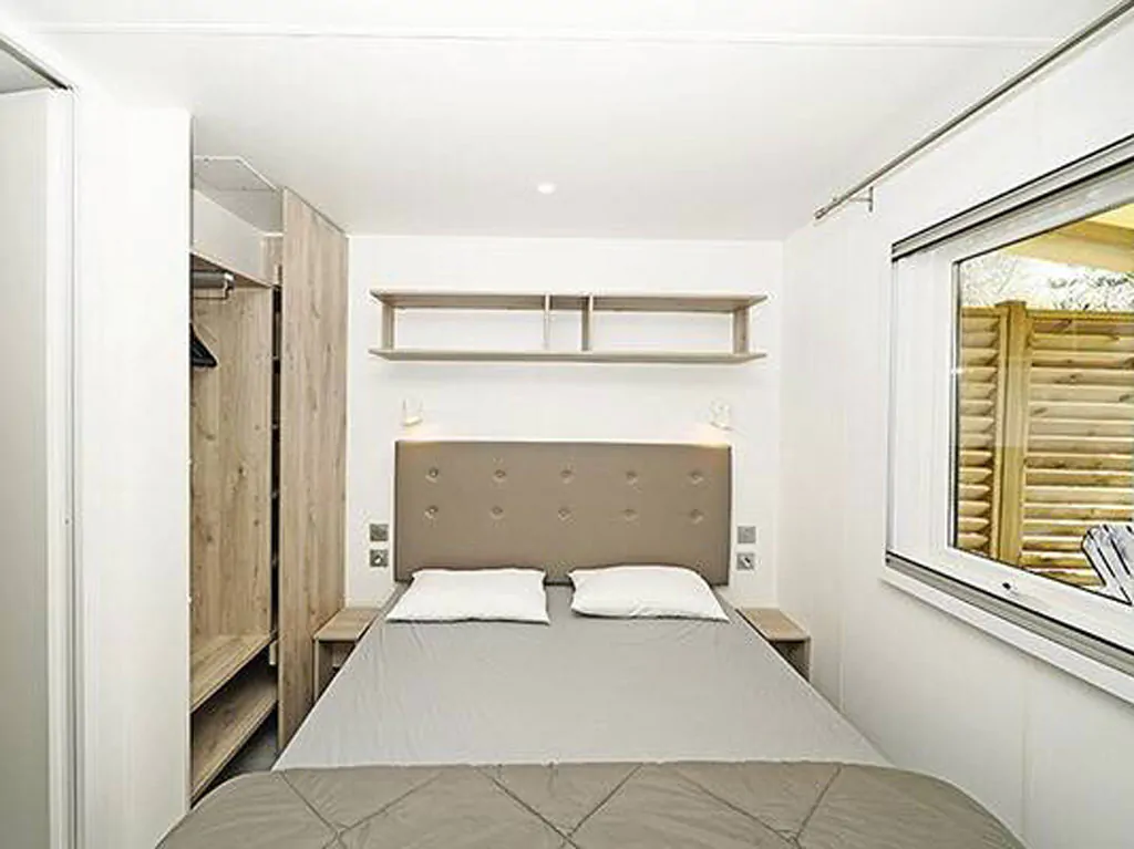 camping-park-umag-mobilehome-premiumt-for-six-interior-bedroom