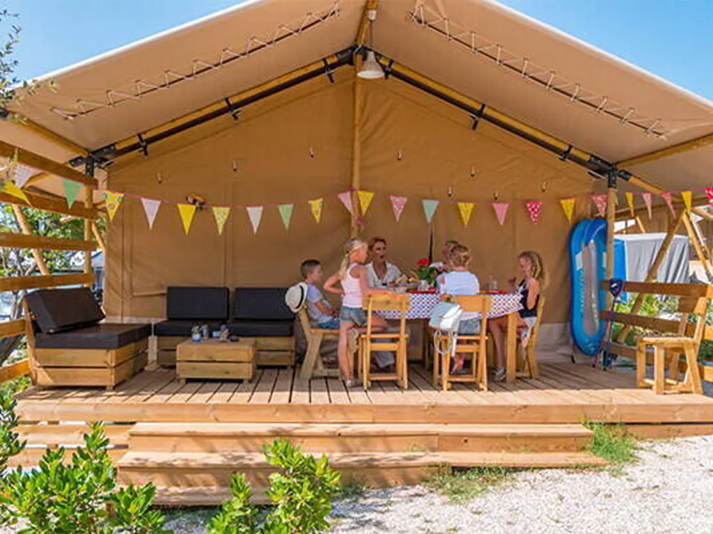 camping-polari-glamping-tent-superior-exterior-frontview