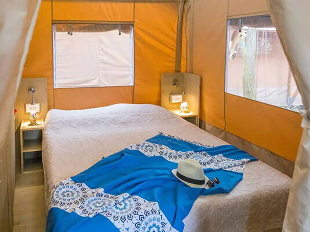 camping-polari-glamping-tent-superior-interior-bedroom