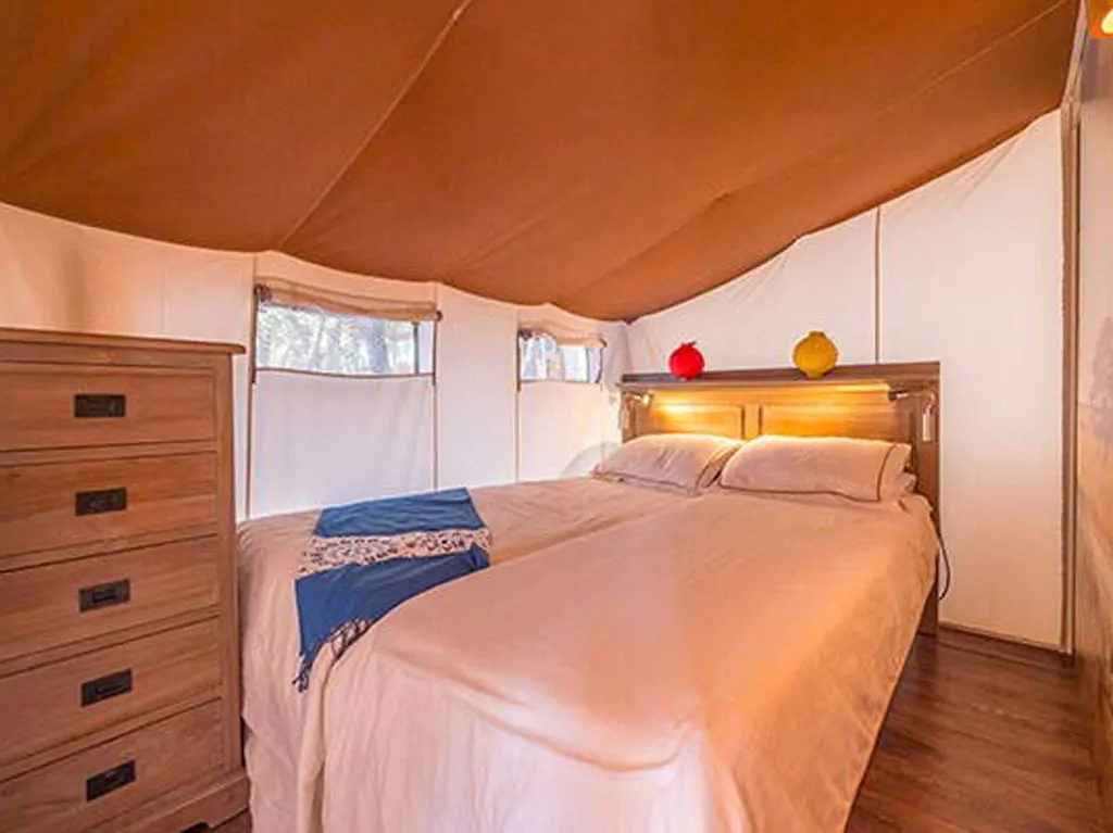 camping-terme-catez-glamping-tent-superior-interior-bedroom