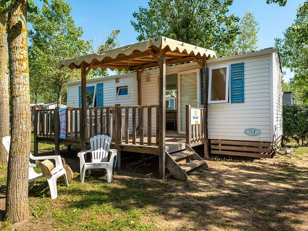camping-terme-catez-mobilehome-classic-for-six-exterior-frontview