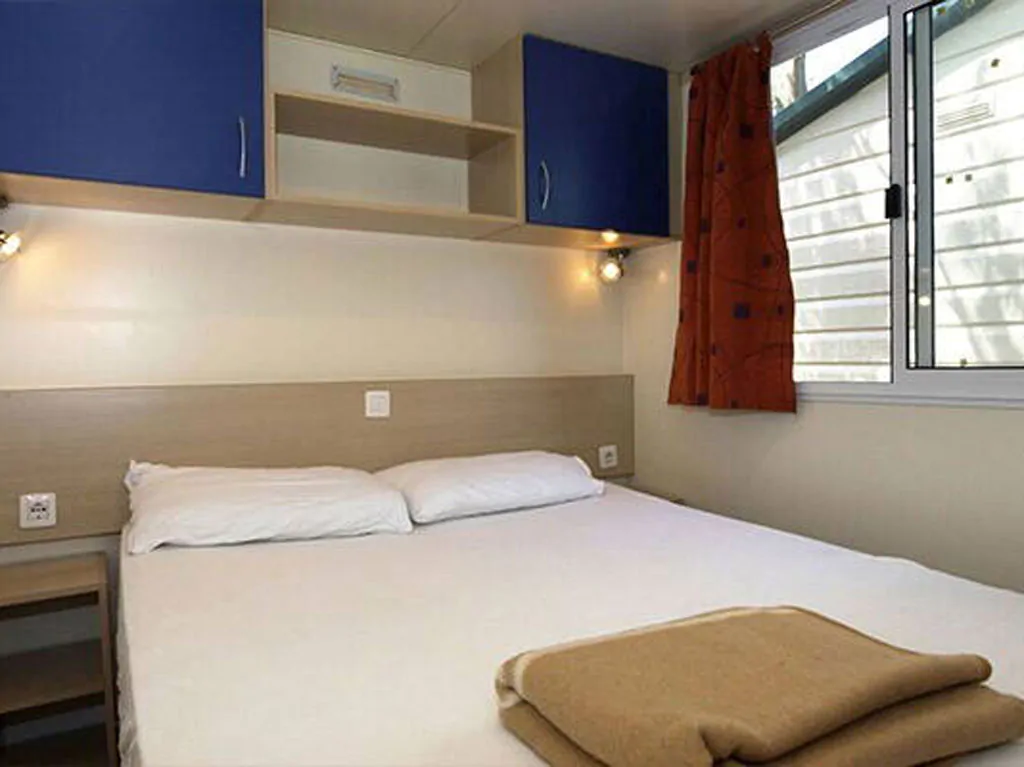 camping-terme-catez-mobilehome-classic-for-six-interior-bedroom