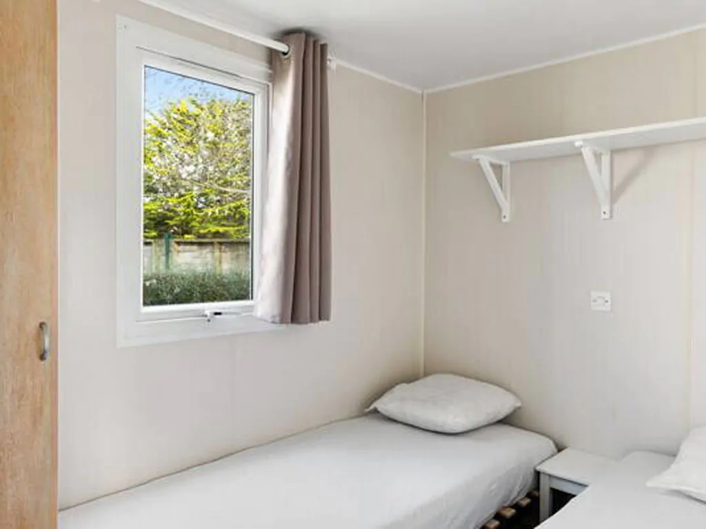 zaton-holiday-resort-mobilehome-comfort-three-bedrooms-interior-bedroom-singlebeds